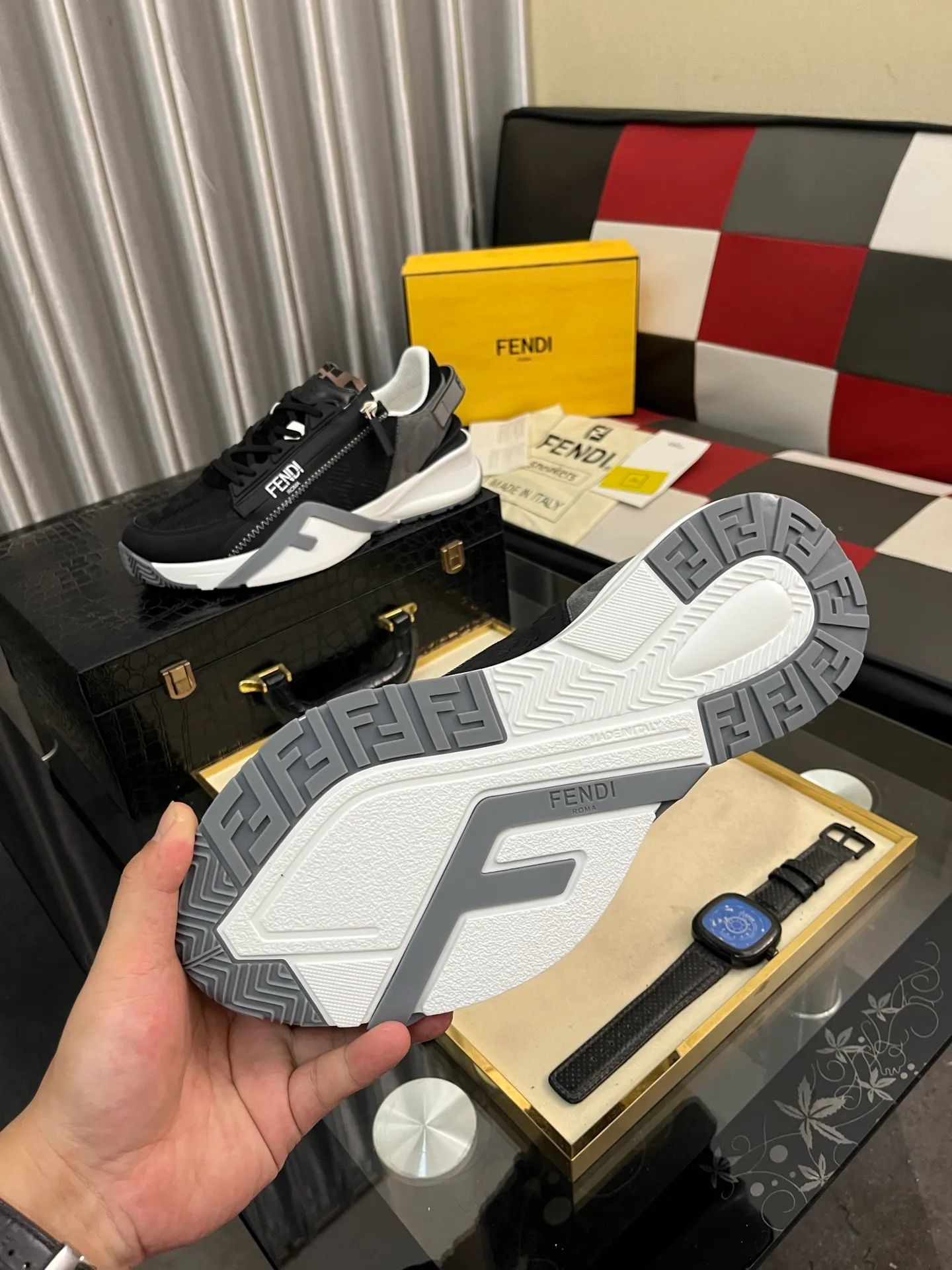 Men's men's shoes 💰540⌚️⌚️ FEND* — Fendi Flow men's casual sneakers, with elastic straps, side zippers, and corrugated soles engraved with F. Embossed Fendi Flow lettering on the heel. Made of technical fabric and a mix of blue and genuine leather. Decorated with Lycra® details. FF graphic tongue. Ultra-light and wear-resistant EVA sole. Code number: 38-44
